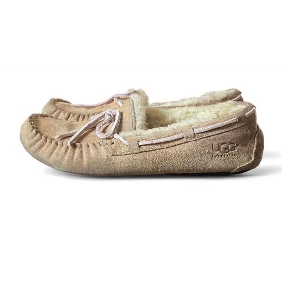 Ugg Women's Moccasin Slipper. - Picture 1 of 4